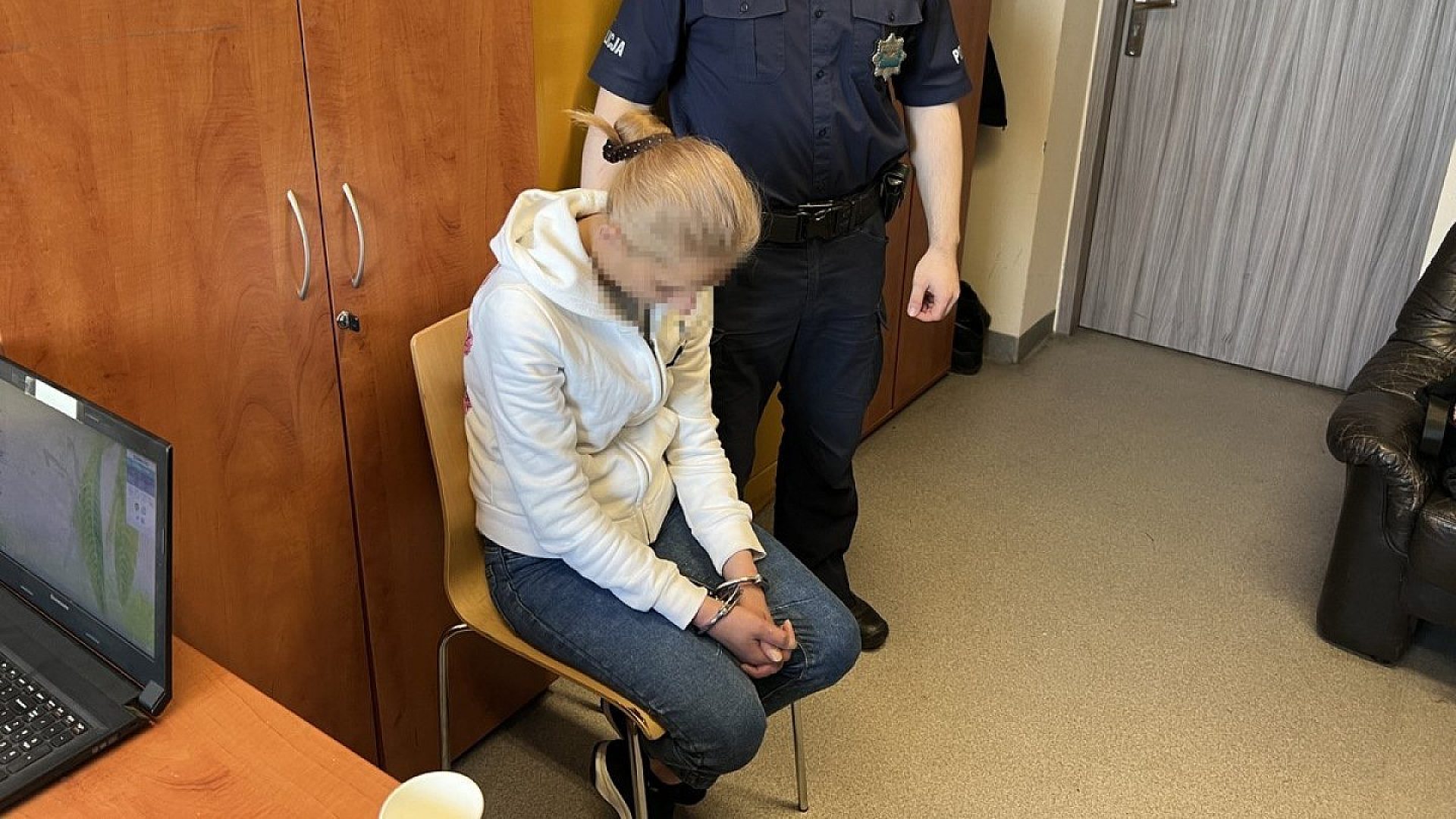 Oszustka w rękach policji Oszustka w rękach policji