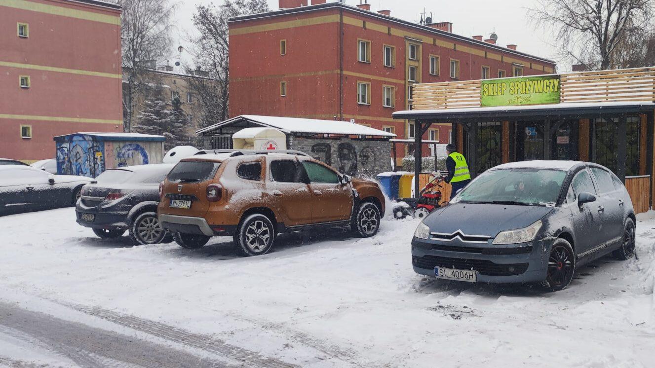 Chodniki od rana odśnieżane szczotkami