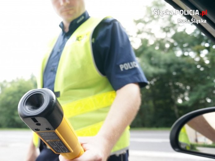 W środowy poranek kilku kierowców miało jeszcze pozostałości weekendu