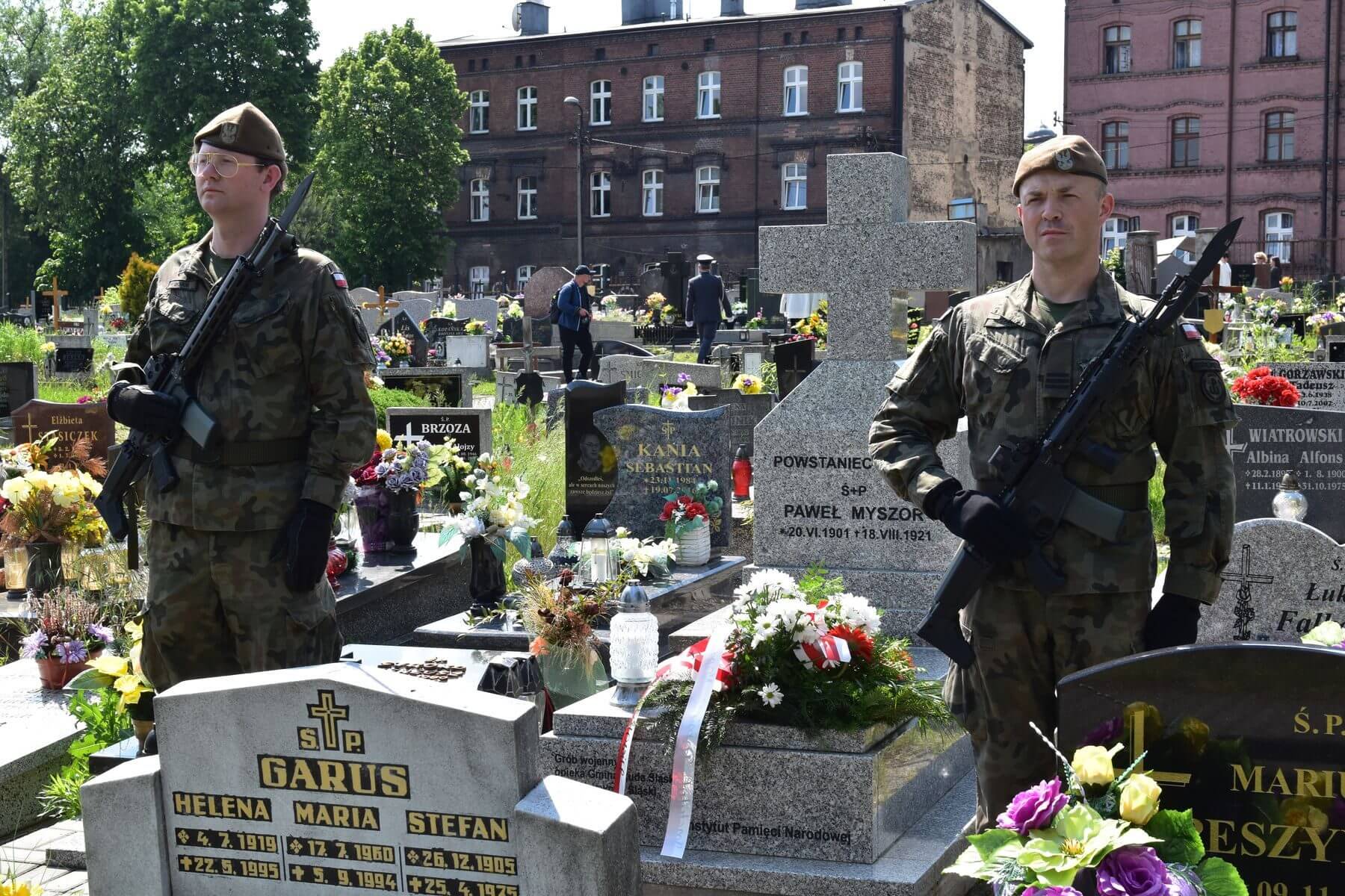 gpoświecenie grobów powstańców