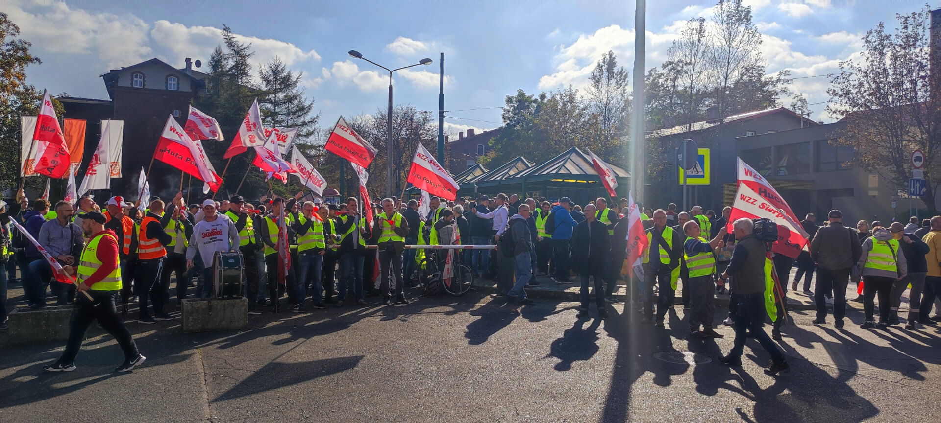 Pikieta przed Hutą Pokój