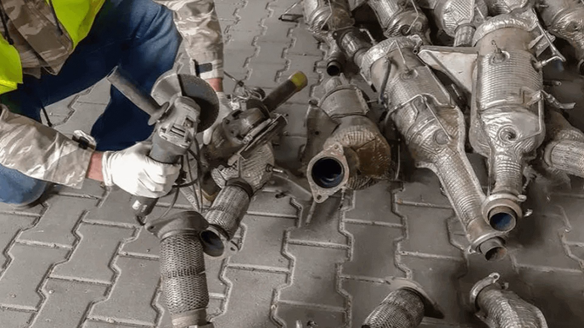 Znów kradną katalizatory w Rudzie. Sześć w ciągu tygodnia Znów kradną katalizatory w Rudzie. Sześć w ciągu tygodnia