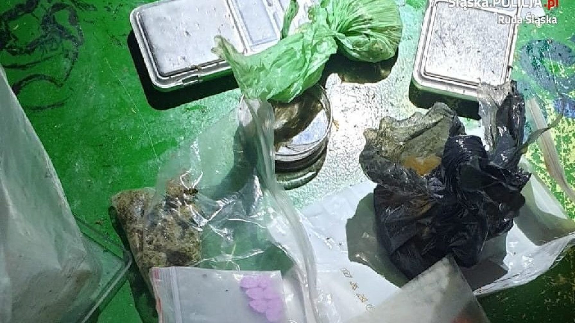 Świąteczne spotkanie przy dragach. Trzech nastolatków przyłapanych z narkotykami Świąteczne spotkanie przy dragach. Trzech nastolatków przyłapanych z narkotykami