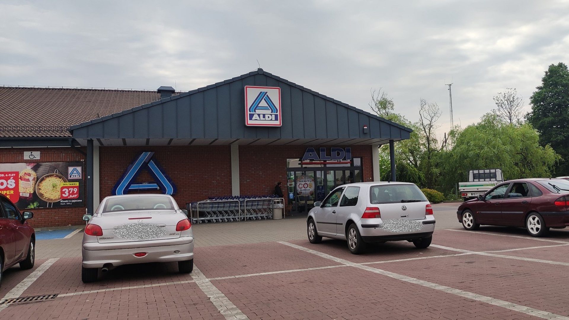 Złodzieje ukradli w Aldi alkohol za 770 złotych Złodzieje ukradli w Aldi alkohol za 770 złotych