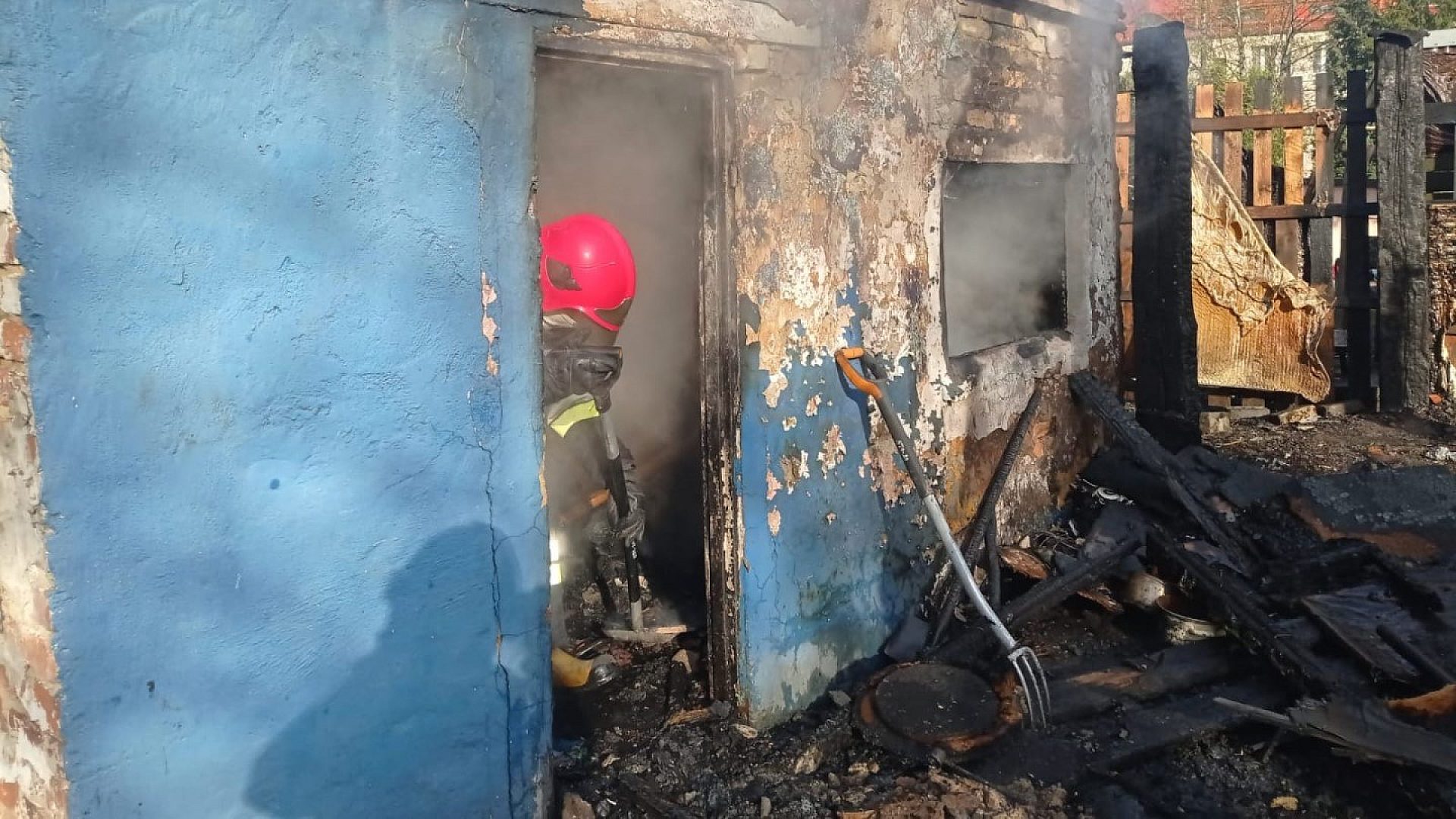 Podpalił i patrzył. 37-latek odpowie za zniszczenie mienia Podpalił i patrzył. 37-latek odpowie za zniszczenie mienia