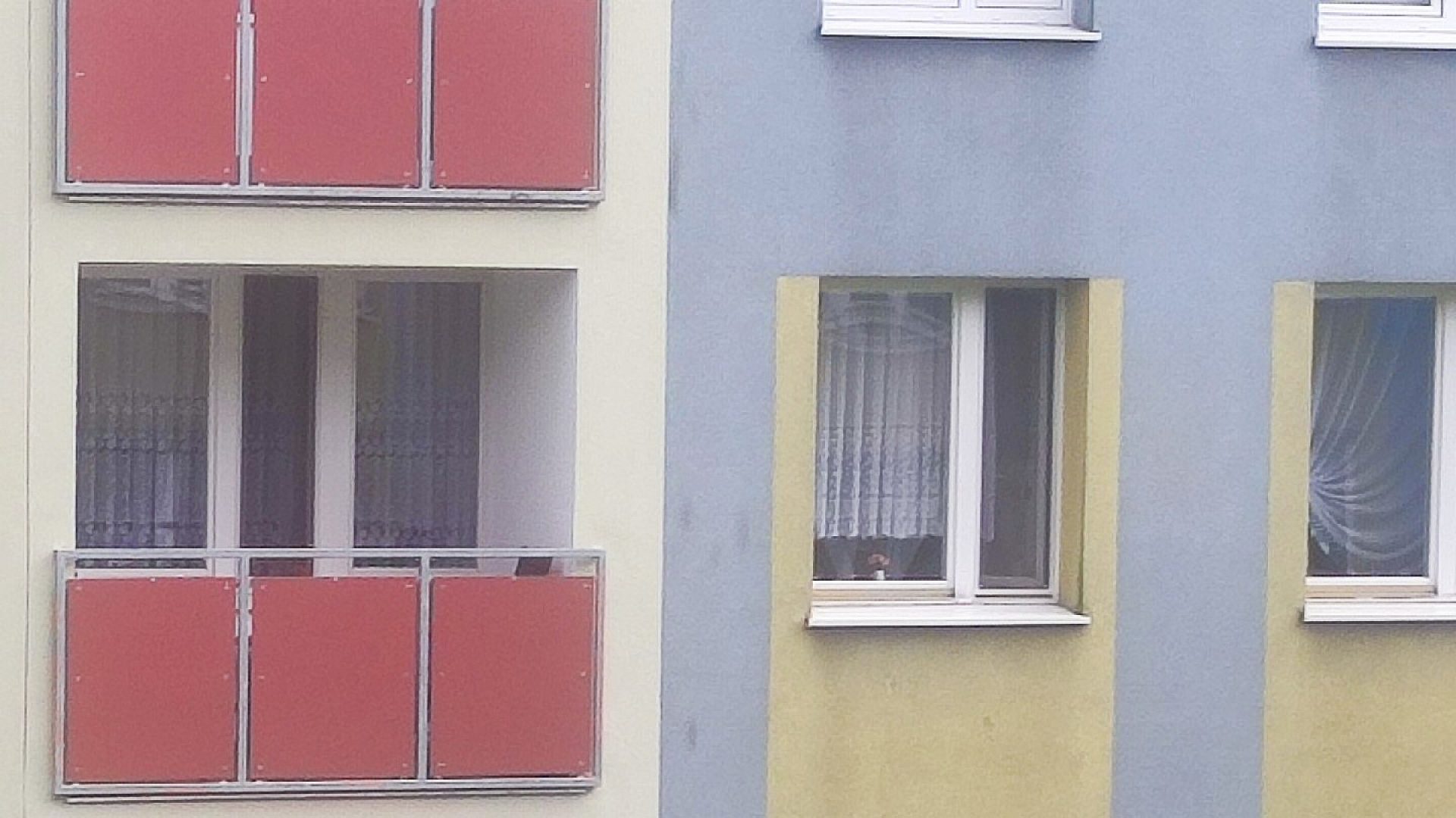 Niech pani wyrzuci pieniądze przez balkon. Staruszka posłuchała Niech pani wyrzuci pieniądze przez balkon. Staruszka posłuchała