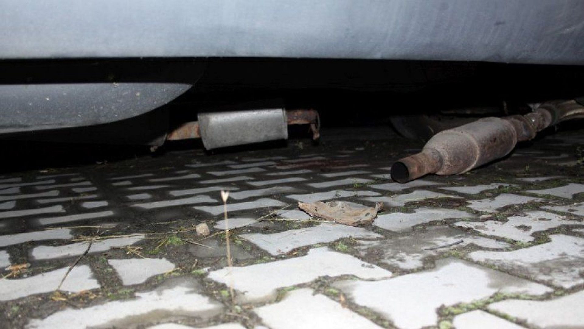 12 toyot padło ofiarami złodziei katalizatorów w Rudzie Śląskiej 12 toyot padło ofiarami złodziei katalizatorów w Rudzie Śląskiej