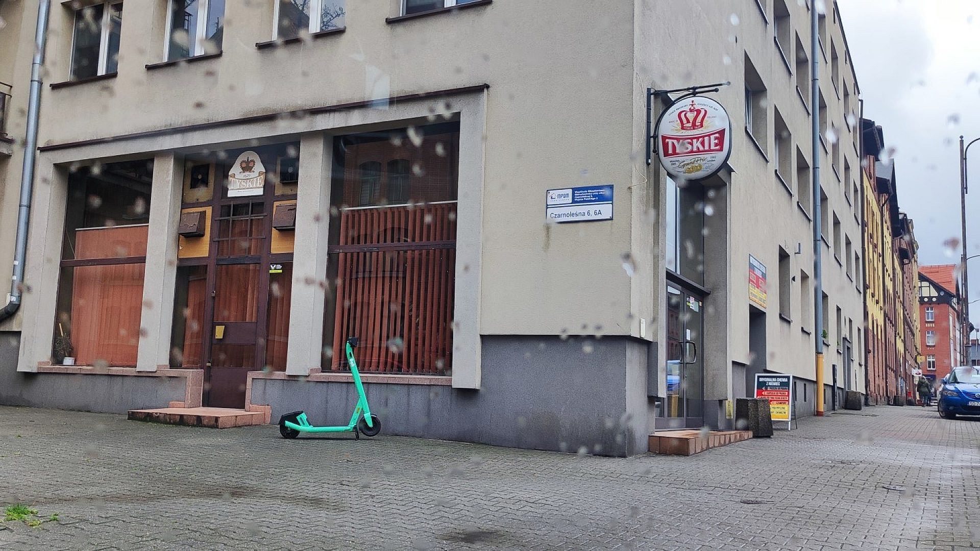 Policja poszukuje bandytów, którzy napadli na niepełnosprawnego Policja poszukuje bandytów, którzy napadli na niepełnosprawnego