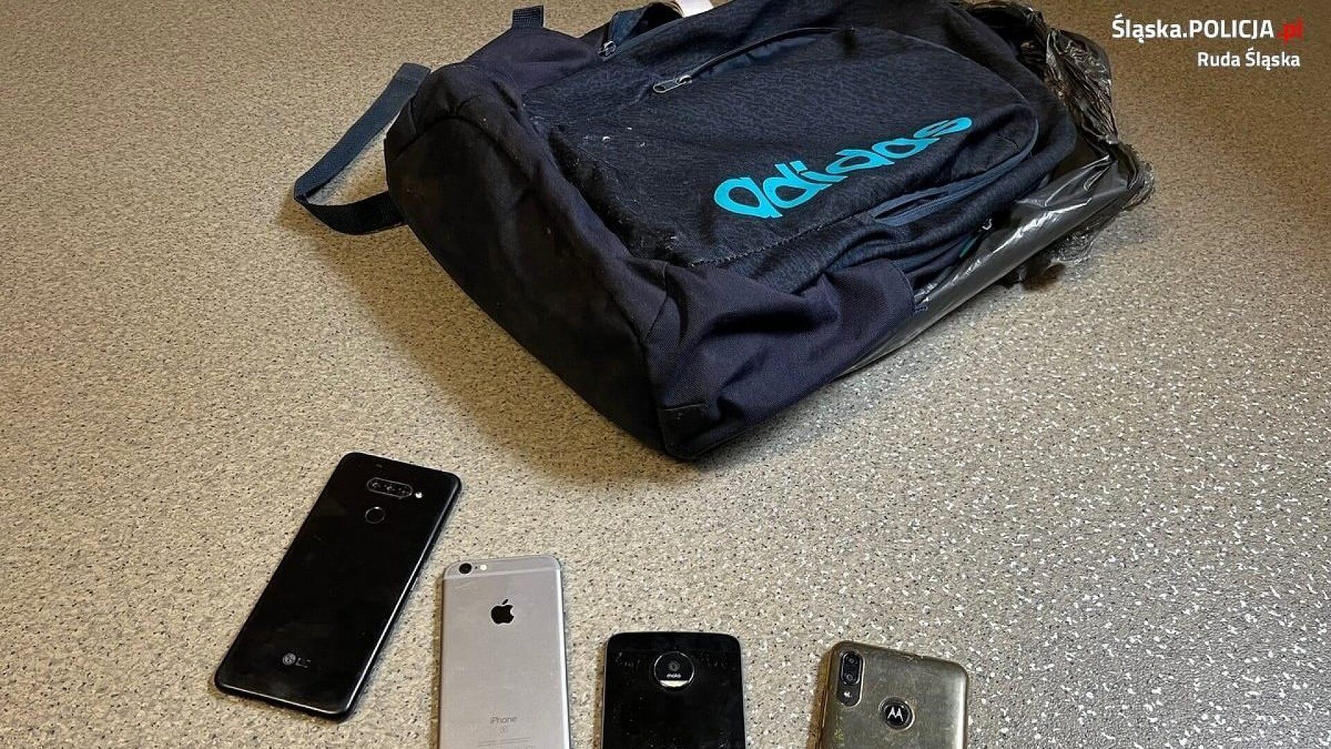 Plecak czeka na właściciela Plecak czeka na właściciela