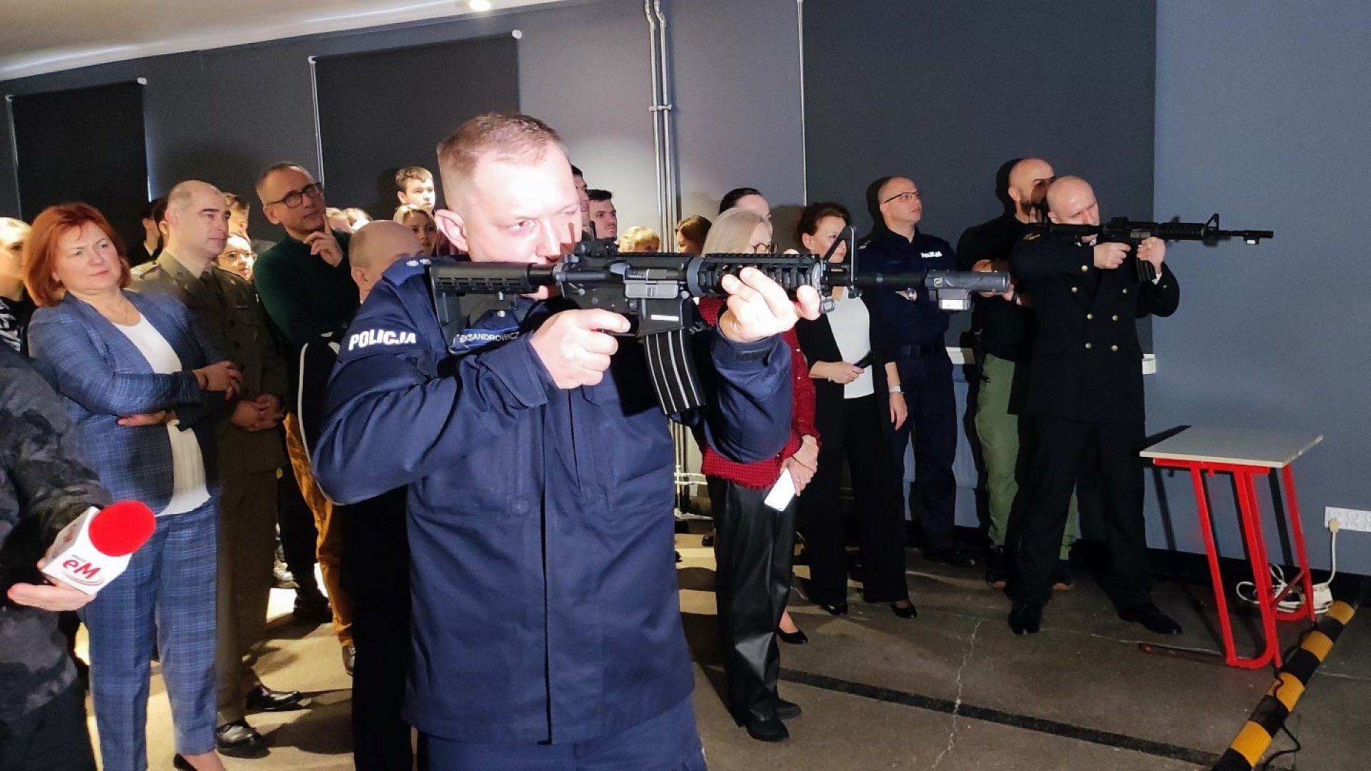 Wirtualną strzelnicę w Orzegowie testowali dziś mundurowi i zaproszeni oficjele Wirtualną strzelnicę w Orzegowie testowali dziś mundurowi i zaproszeni oficjele