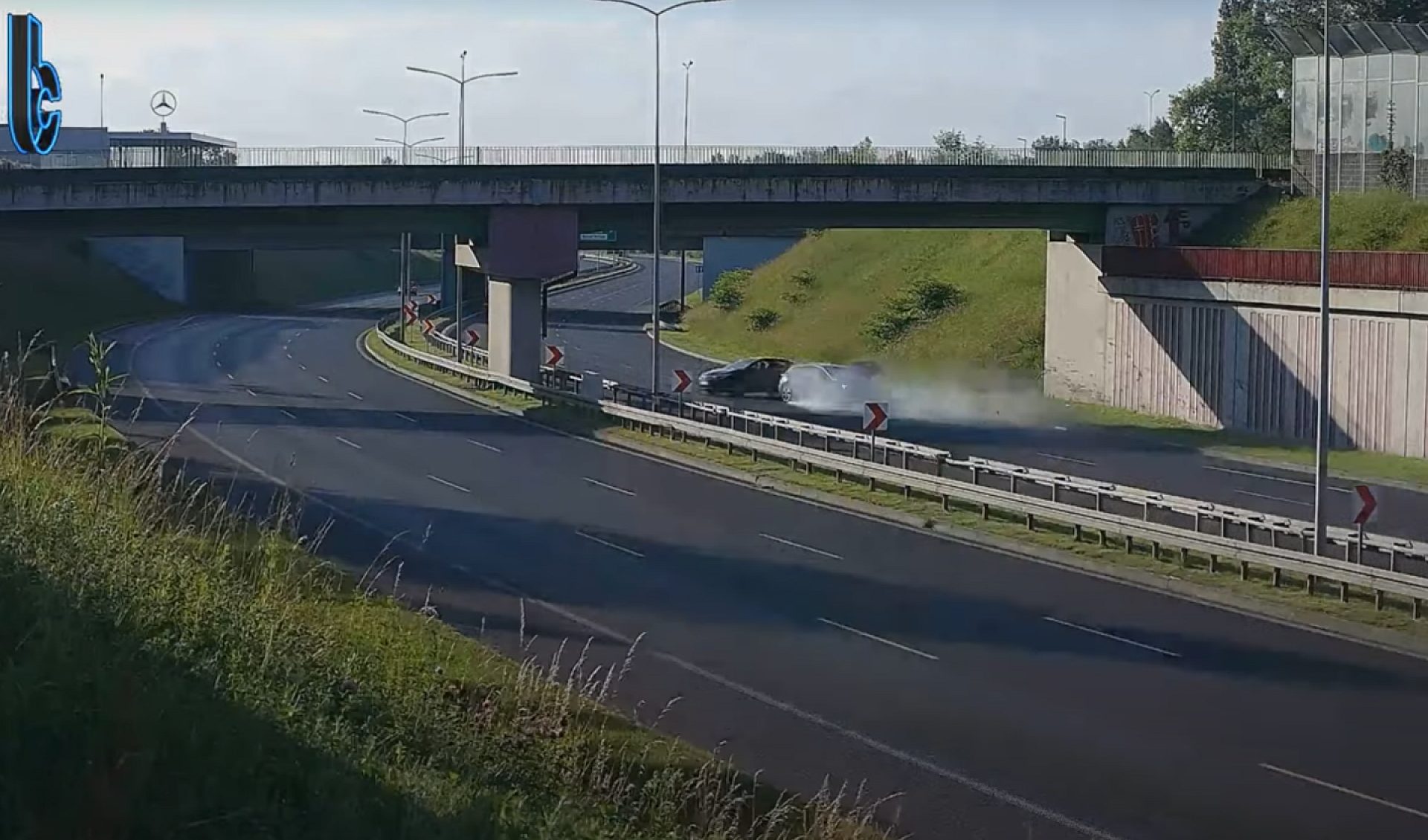 Dwa samochody rozbite przez brawurę nietrzeźwego kierowcy. Dwa samochody rozbite przez brawurę nietrzeźwego kierowcy.