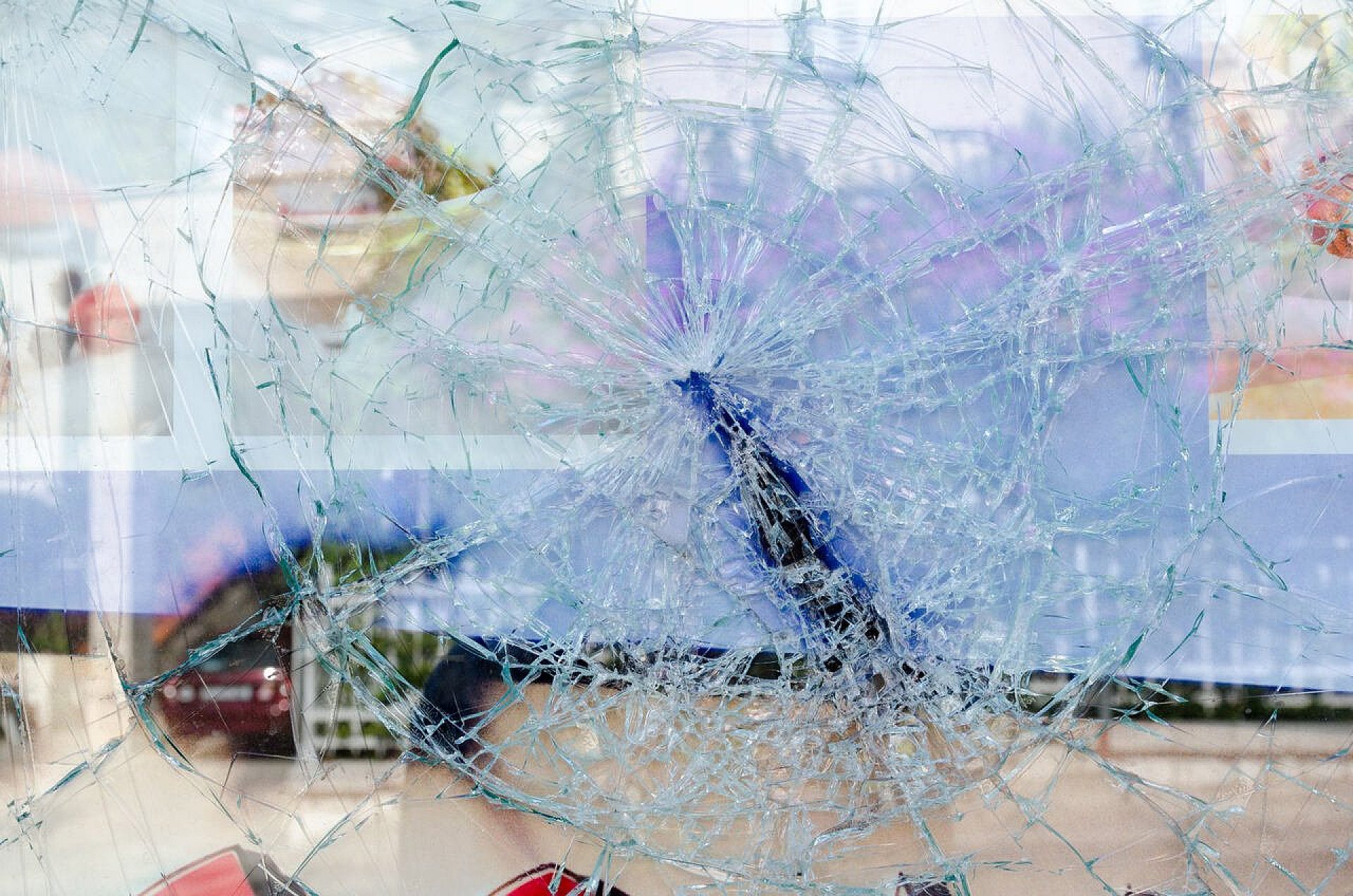 27 letni rudzianin wybil szyby w barze zdjecie pogladowe 27 letni rudzianin wybil szyby w barze zdjecie pogladowe
