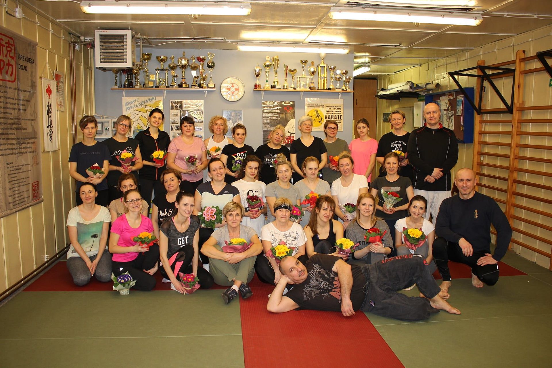 Dwa lata temu - zadowolone uczestniczki kursu. Mogły kopać i bić panów do woli Dwa lata temu - zadowolone uczestniczki kursu. Mogły kopać i bić panów do woli