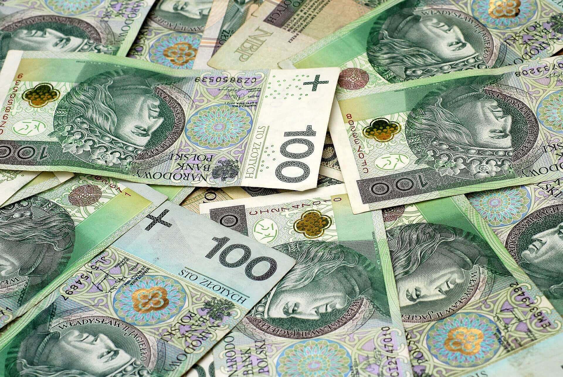 Takie znalezisko podlega zwrotowi. I nie, nie można wziąć stówki :) Takie znalezisko podlega zwrotowi. I nie, nie można wziąć stówki :)