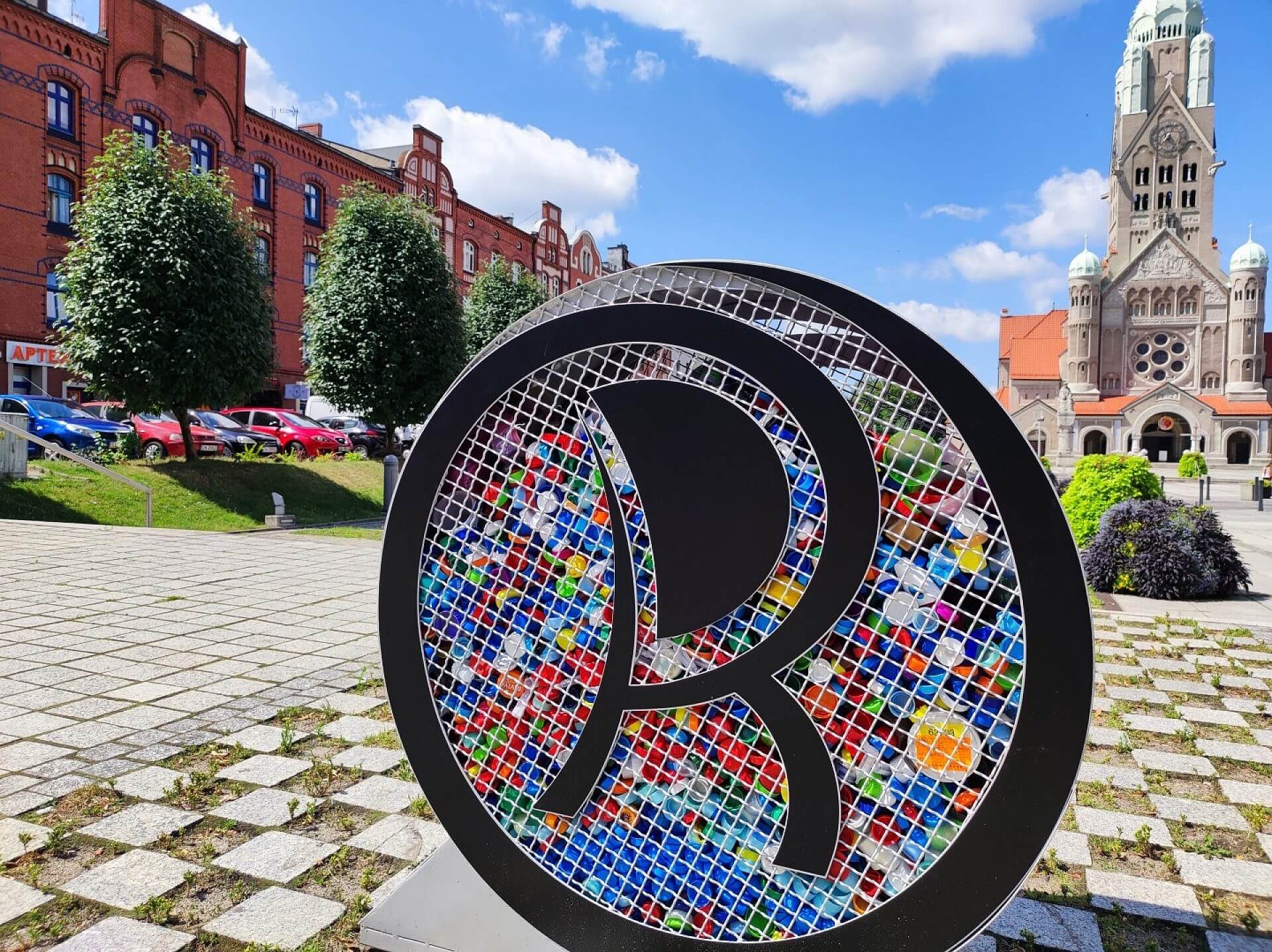 Nakrętek pełno - potrzebni wolontariusze do opróżniania koszy Nakrętek pełno - potrzebni wolontariusze do opróżniania koszy