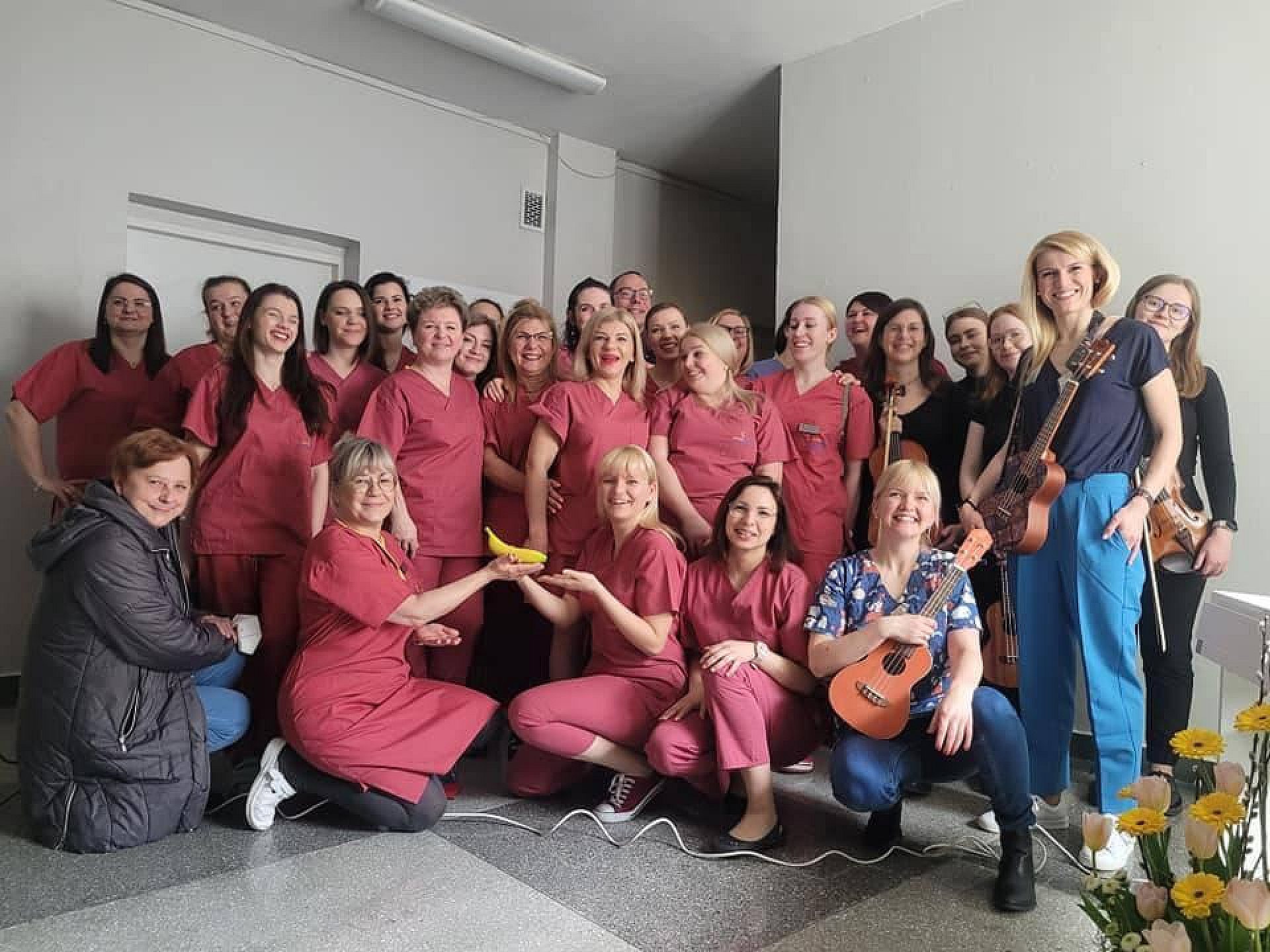 Pracownicy Szpitala Miejskiego w Rudzie Śląskiej zaśpiewali pacjentom Pracownicy Szpitala Miejskiego w Rudzie Śląskiej zaśpiewali pacjentom