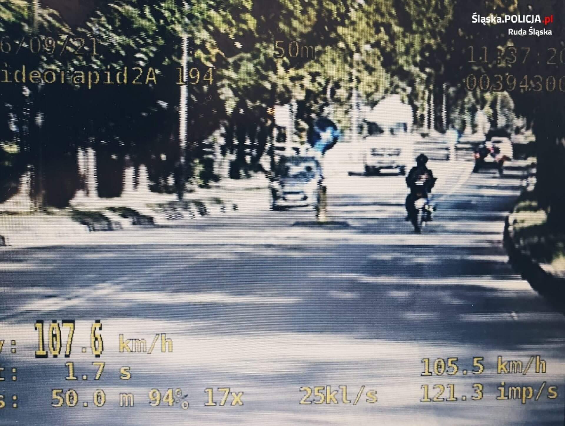 Motocyklista jechał 107 km/h Motocyklista jechał 107 km/h