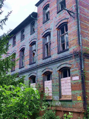 Zamurowane otwory okienne nie uratują konstrukcji Zamurowane otwory okienne nie uratują konstrukcji