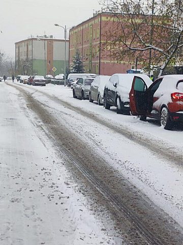 Drogi osiedlowe może nie idealne, ale problemu nie ma Drogi osiedlowe może nie idealne, ale problemu nie ma