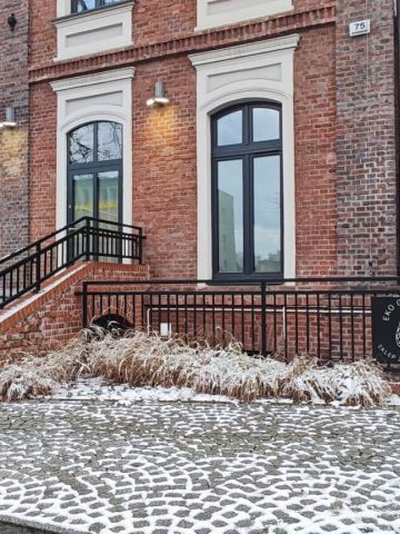 Tu, w piwnicy, kryje się Eko Geszeft Tu, w piwnicy, kryje się Eko Geszeft