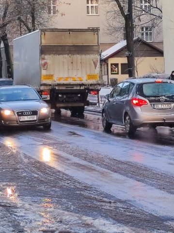 Uwaga na drogach - będzie ślisko! Uwaga na drogach - będzie ślisko!