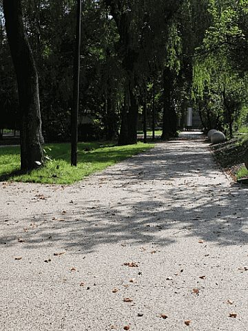 Nowe alejki i ławki pozwolą odpocząć w tym zielonym zakątku Nowe alejki i ławki pozwolą odpocząć w tym zielonym zakątku