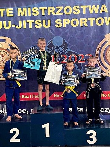 Młodzi adepci sztuk walk z Academia Gorilla Młodzi adepci sztuk walk z Academia Gorilla