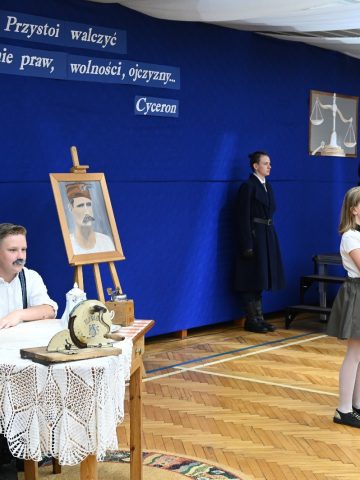 Z okazji odsłonięcia tablicy ZSP nr 2 przygotował uroczystą akademię Z okazji odsłonięcia tablicy ZSP nr 2 przygotował uroczystą akademię