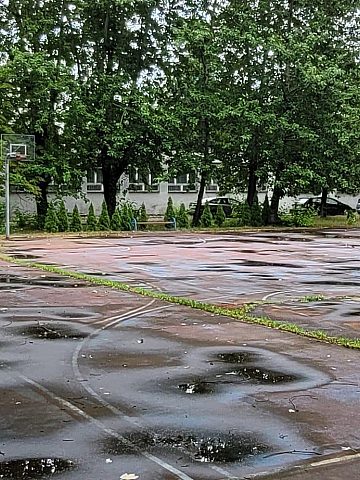 Przyszkolne boiska nie nadawały się już do użytku Przyszkolne boiska nie nadawały się już do użytku