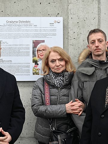Odsłonięcie tablicy Grażyny Dziedzic Odsłonięcie tablicy Grażyny Dziedzic