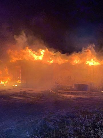 Pożar spowodował zawalenie się dachu hali Pożar spowodował zawalenie się dachu hali