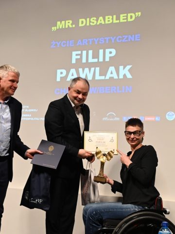 Filip Pawlak odebrał statuetkę za działalność artystyczną Filip Pawlak odebrał statuetkę za działalność artystyczną