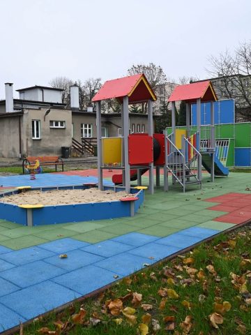 Plac zabaw i miniboisko przy Przedszkolu nr 19 kosztowały ponad 210 tysięcy Plac zabaw i miniboisko przy Przedszkolu nr 19 kosztowały ponad 210 tysięcy