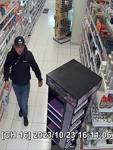 Złodzieja uchwyciły kamery monitoringu Złodzieja uchwyciły kamery monitoringu