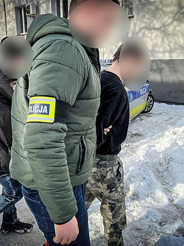 Szybki sposób na państwowe "wakacje" - okraść sklep i jechać główną drogą Szybki sposób na państwowe "wakacje" - okraść sklep i jechać główną drogą