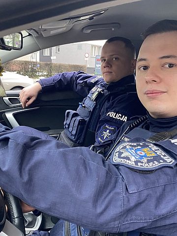 St. sierż. Paweł Szala i st. post. Marcin Piwowarski przez kilkanaście minut reanimowali uduszoną kobietę St. sierż. Paweł Szala i st. post. Marcin Piwowarski przez kilkanaście minut reanimowali uduszoną kobietę