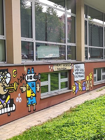 Niedawno odnowiona elewacja znów wymalowana Niedawno odnowiona elewacja znów wymalowana