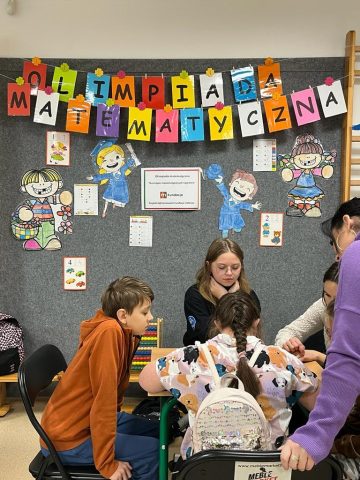 Tradycyjnie - olimpiada miała formę gry terenowej Tradycyjnie - olimpiada miała formę gry terenowej