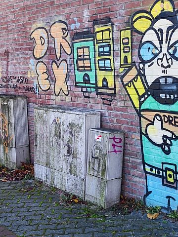 Budynek przy targowisku w Wirku - rzuca się teraz w oczy... Budynek przy targowisku w Wirku - rzuca się teraz w oczy...