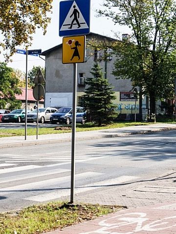 Zwracajcie uwagę na znaki uwaga dzieci i uwaga szkoła Zwracajcie uwagę na znaki uwaga dzieci i uwaga szkoła