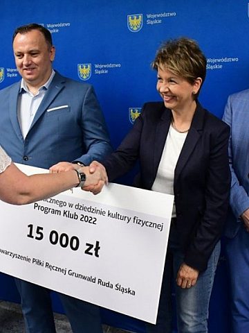 Symboliczny czek dla SPR Grunwald Symboliczny czek dla SPR Grunwald