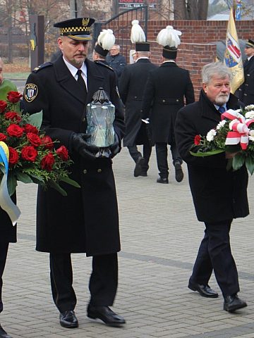 Delegacja władz miejskich złożyła wieńce i kwiaty pod pomnikiem górników z Halemby Delegacja władz miejskich złożyła wieńce i kwiaty pod pomnikiem górników z Halemby