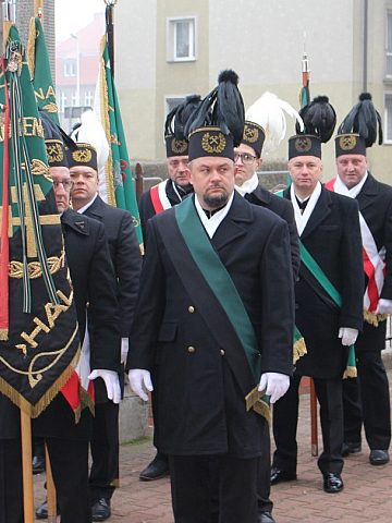 Zmarłych górników uczciły delegacje zakładów pracy Zmarłych górników uczciły delegacje zakładów pracy