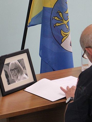 Od poniedziałku magistrat odwiedzali mieszkańcy, by wpisami pożegnać Grażynę Dziedzic Od poniedziałku magistrat odwiedzali mieszkańcy, by wpisami pożegnać Grażynę Dziedzic