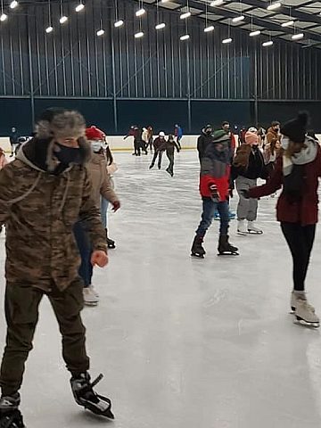 Na łyżwach wiek nie ma znaczenia Na łyżwach wiek nie ma znaczenia