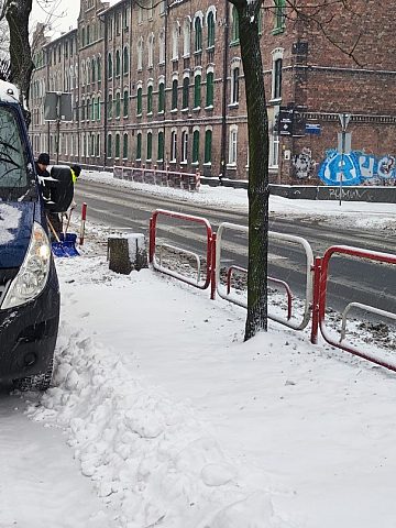 Odpowiedzialne za oczyszczanie miasta firmy dbają również o podejścia do przejść dla pieszych Odpowiedzialne za oczyszczanie miasta firmy dbają również o podejścia do przejść dla pieszych