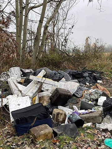 Wysypisko w okolicy ul. Nasypowej w Kochłowicach Wysypisko w okolicy ul. Nasypowej w Kochłowicach