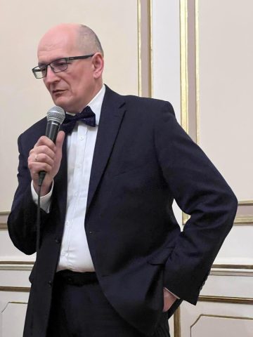 Ja, ten chop pod muszką na Hanysa może nie wyglądo. Ale przijdźcie Ja, ten chop pod muszką na Hanysa może nie wyglądo. Ale przijdźcie