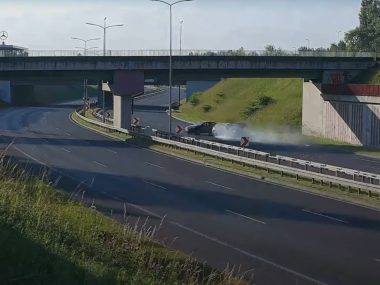 Dwa samochody rozbite przez brawurę nietrzeźwego kierowcy. Dwa samochody rozbite przez brawurę nietrzeźwego kierowcy.