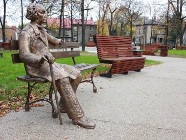 Na ławeczkę z Karlem? Dlaczego nie :) Na ławeczkę z Karlem? Dlaczego nie :)